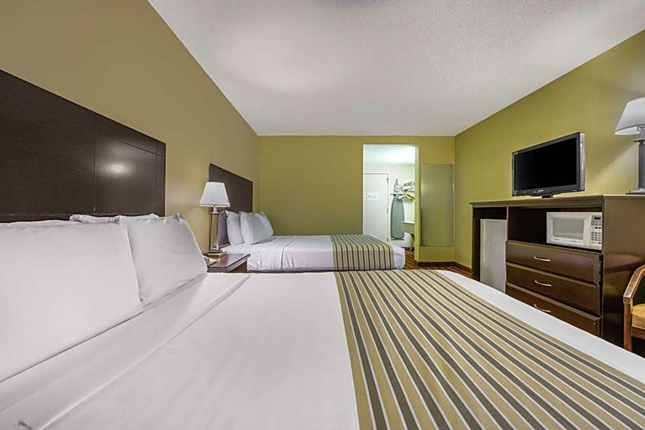 Econo Lodge Inn & Suites Triadelphia - Wheeling