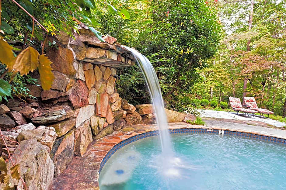Lily Creek Lodge