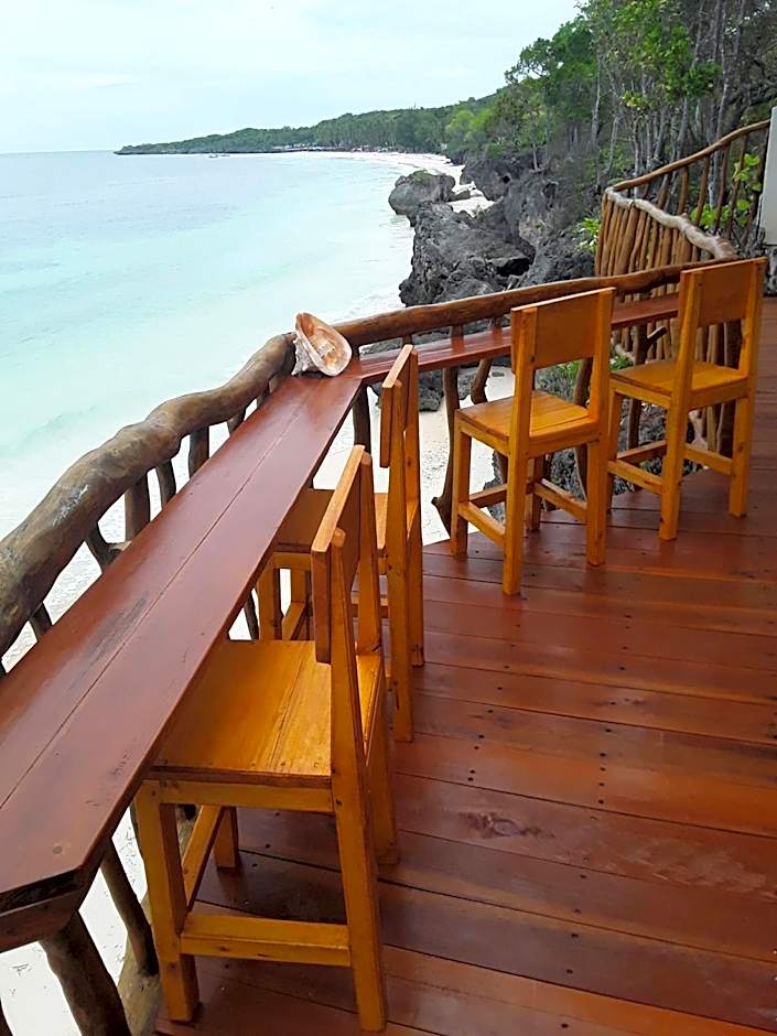 Nini's Beach Bungalows