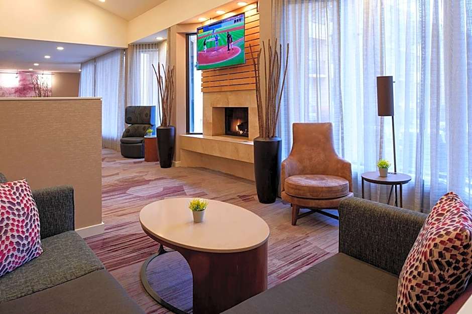 Courtyard By Marriott Detroit Metro Airport Romulus