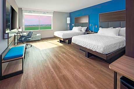 Queen Room with Two Queen Beds and Roll-In Shower - Mobility Access