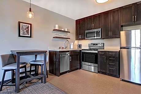 One-Bedroom King Suite with Sofa Bed - Hearing Accessible