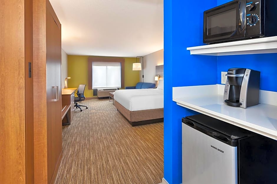 Holiday Inn Express & Suites Chesapeake By IHG