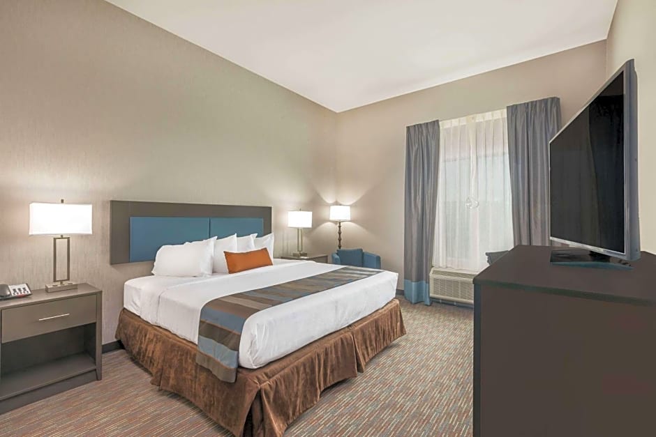 Wingate by Wyndham Lubbock