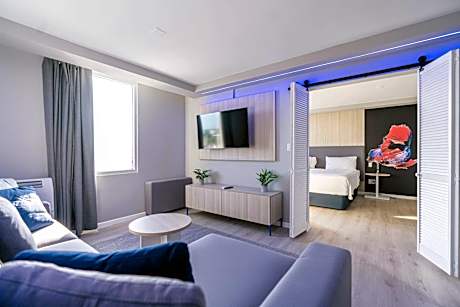 1 King Bed, Premier Suite