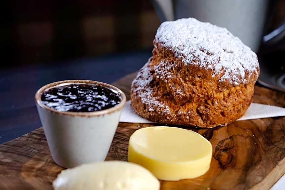 Lakeside Manor Hotel