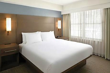 2 bedroom ste ada/hearing, 2 bedroom larger suite