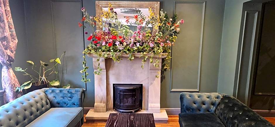 The Popinjay Hotel