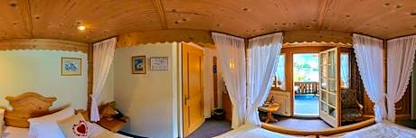 Honeymoon Cloy Room - Crash Landing on You