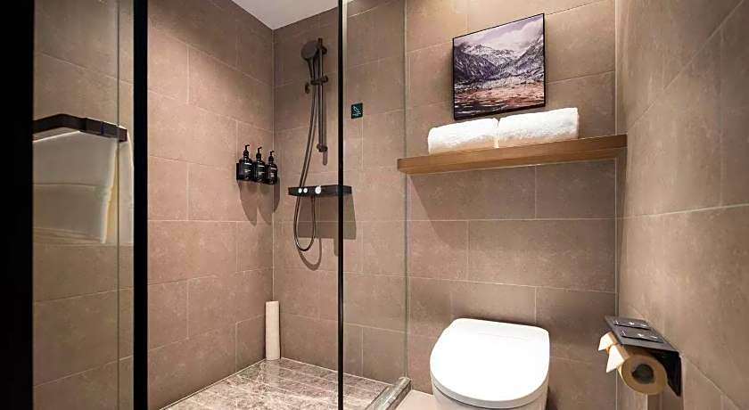 Atour Hotel Dalian Donggang Business District Gangwan Plaza