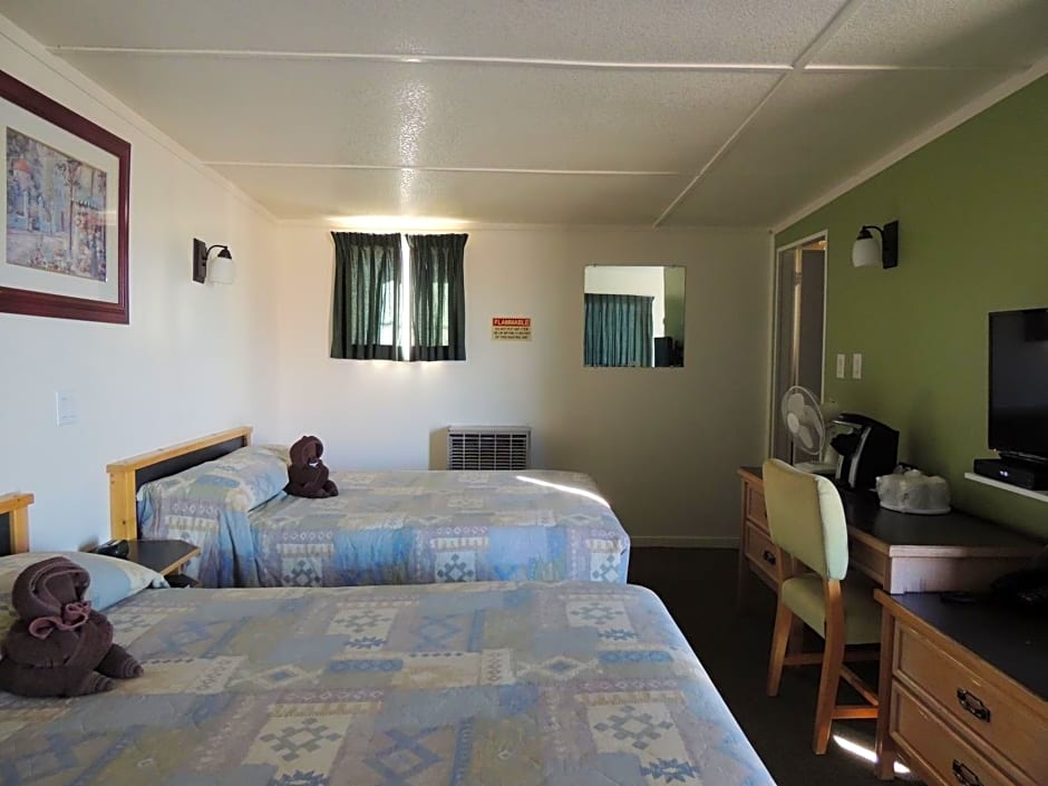 100 Mile Motel & RV Park