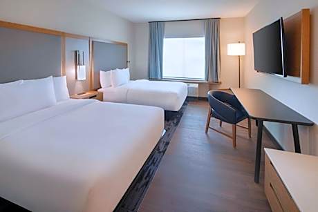 Queen Room with Two Queen Beds and Bathtub - Mobility Access/Hearing Accessible