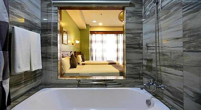 Paragon Hotel And Suites