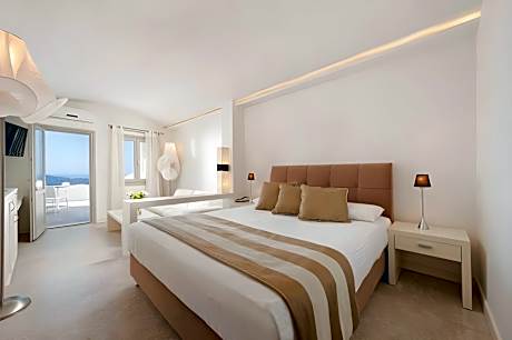 Suite with Outdoor Jacuzzi