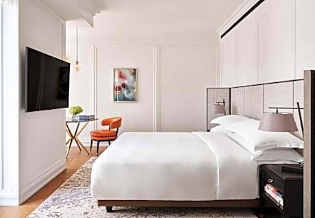 King Room with Roll-In Shower - Disability Access