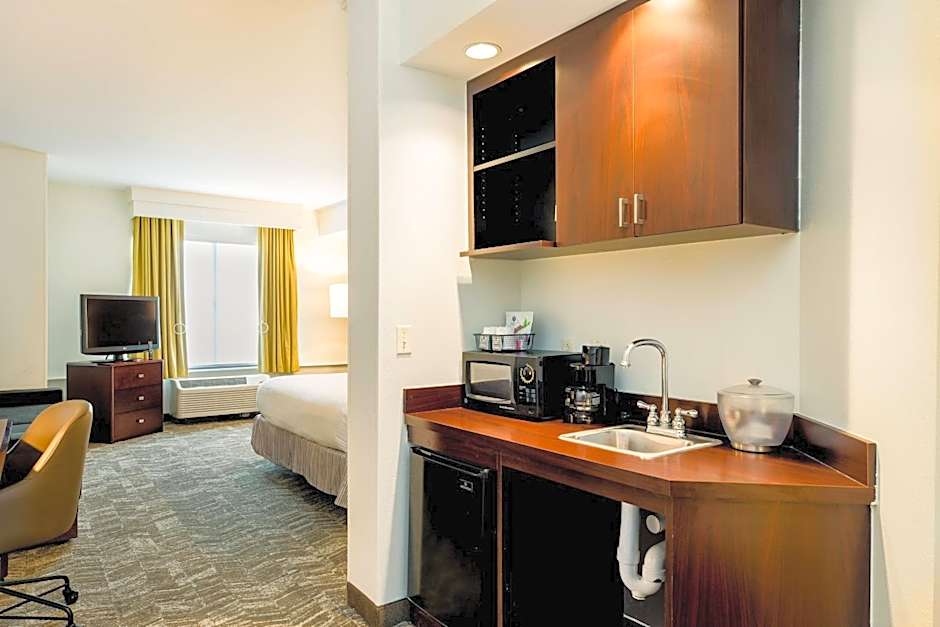Photo 1 of 5 of 1 King Bed with Trundle Bed Suite, Hearing Accessible