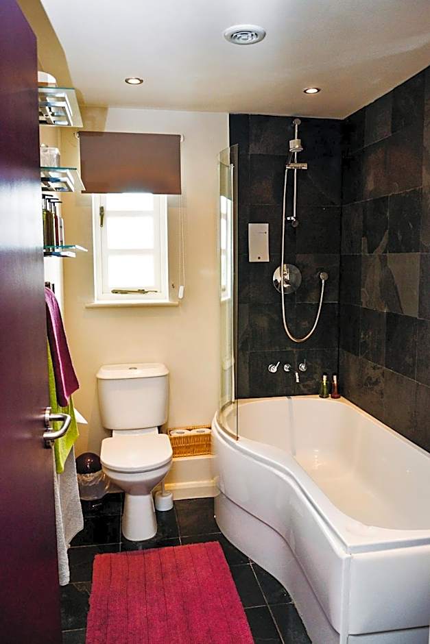 Photo 1 of 9 of Double Room