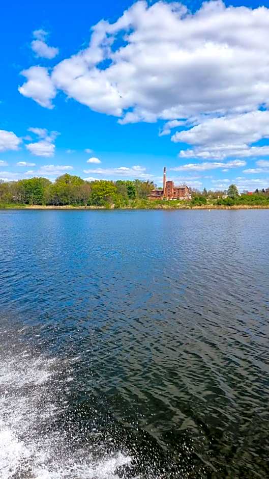 Ośrodek Szkoleniowo-Wypoczynkowy Bernardynka domki na wodzie