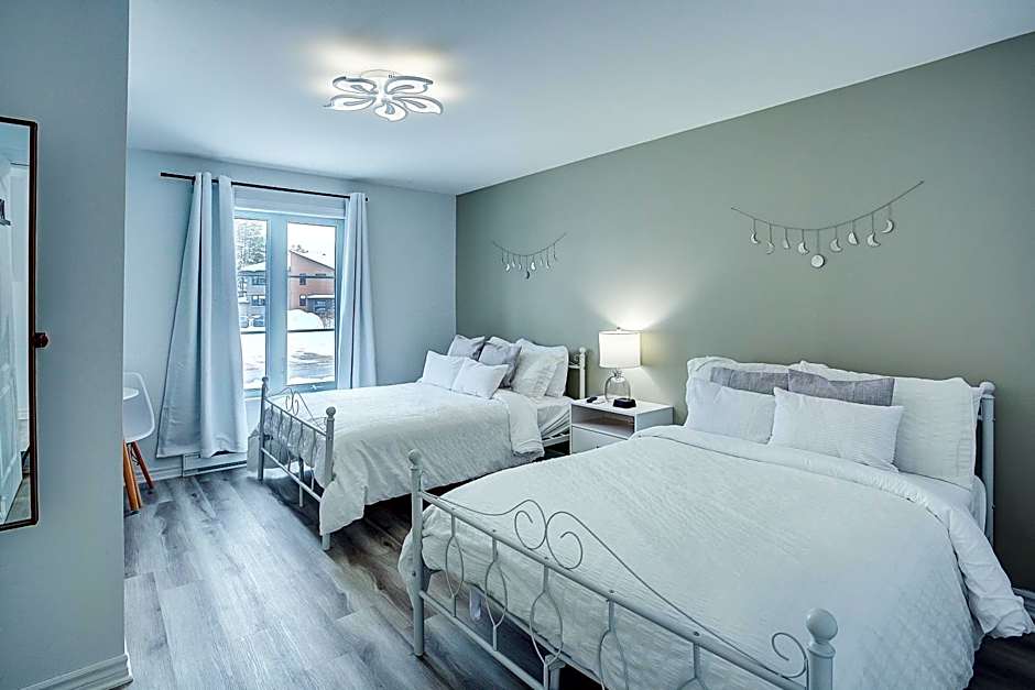 Le 900 Tremblant Inn Café and Bistro