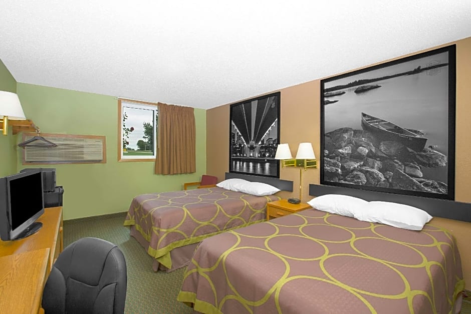 Super 8 by Wyndham Worthington Minnesota