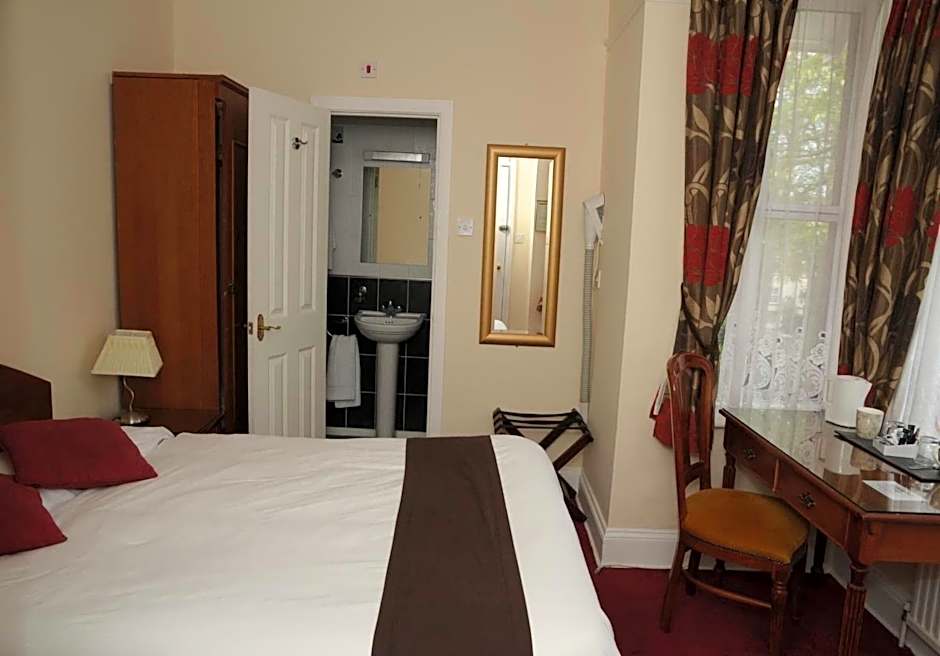 Wimblehurst Hotel