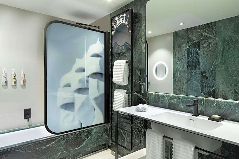 Renaissance by Marriott Barcelona Hotel