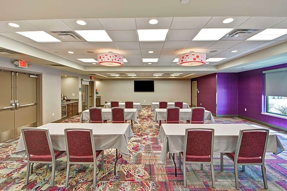 Home2 Suites by Hilton KCI Airport