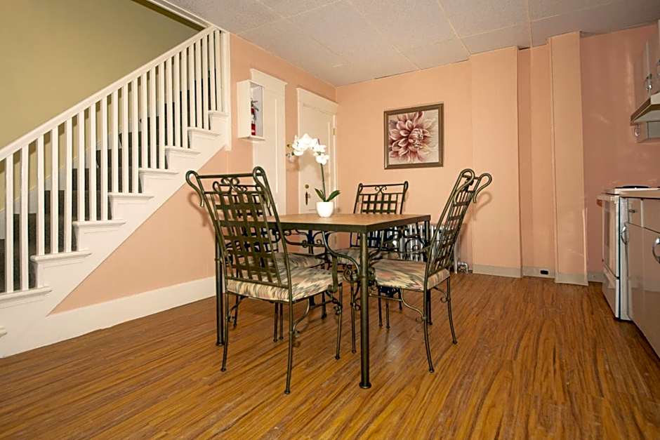 Simmons Motel and Suites