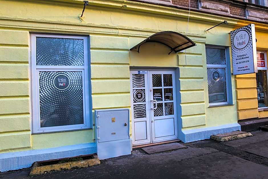 FlyFly Hostel , darmowy parking , rezerwuj przez urządzenia mobilne -10 procent
