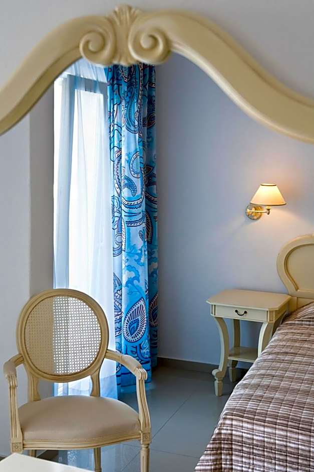 Kamari Hotel