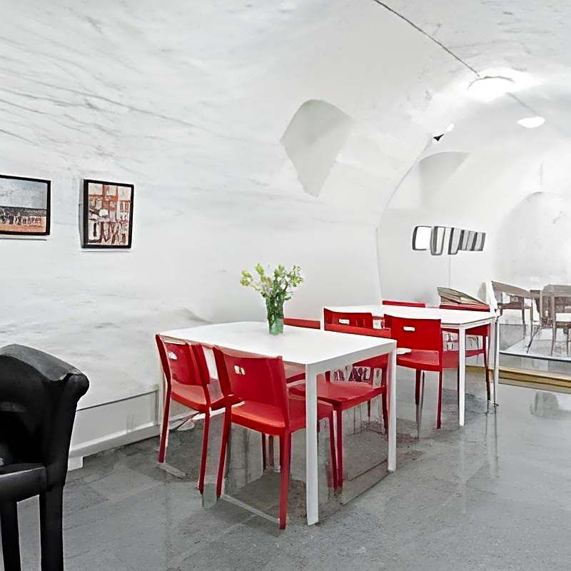 RAMILTON Old Town Hostel