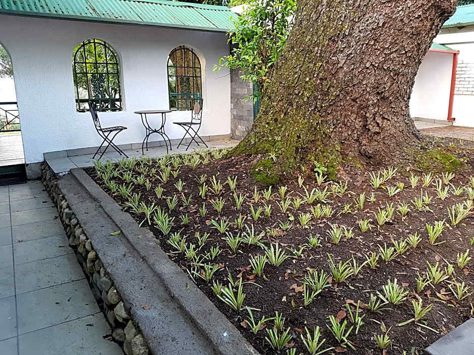 Sherwood's Country House