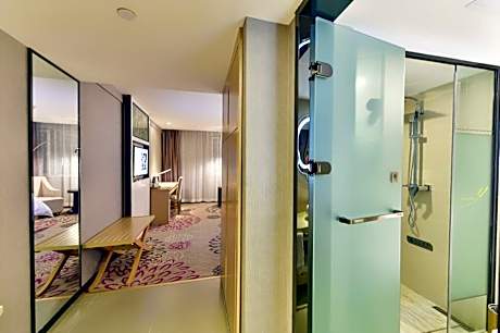 Deluxe King size bed Room