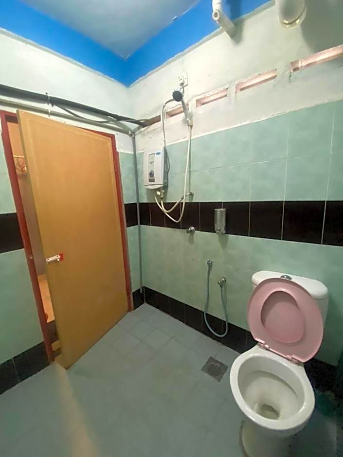 OYO 90910 Homestay D Lalang Inn