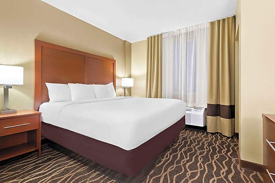 Photo 1 of 4 of 1 King Bed Suite