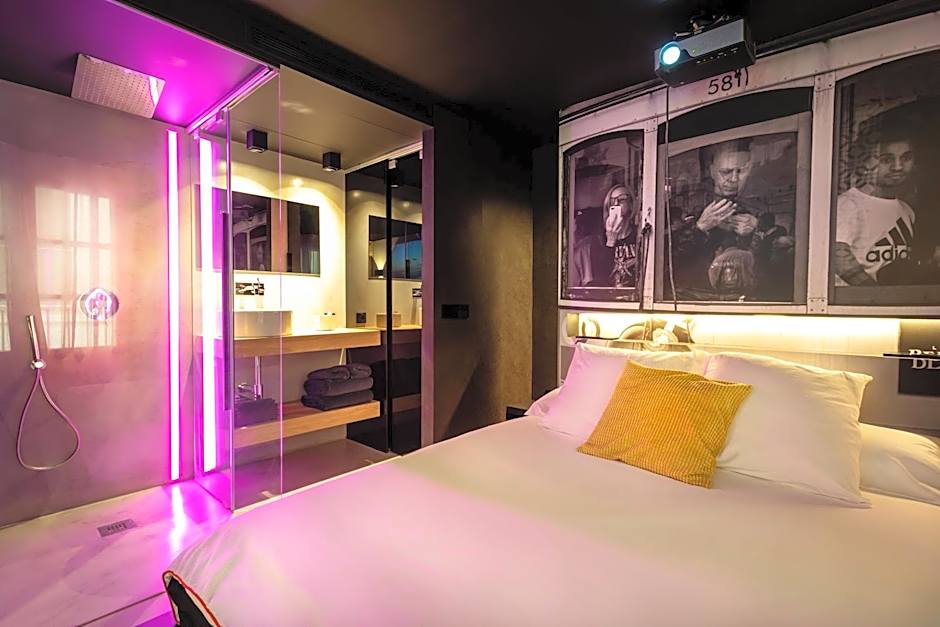 The Black Boutique -- Turistea Suites