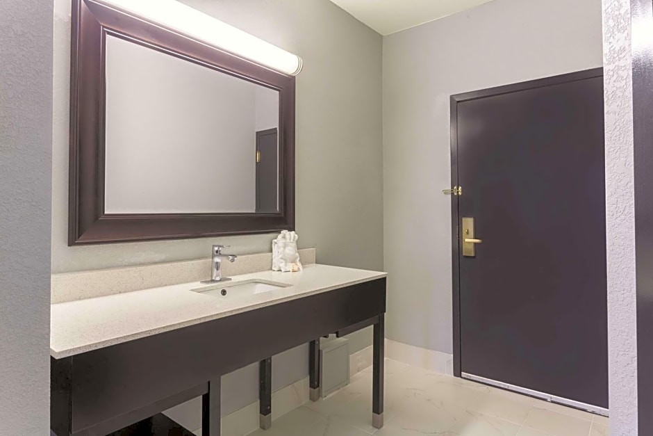 La Quinta Inn & Suites by Wyndham Knoxville East