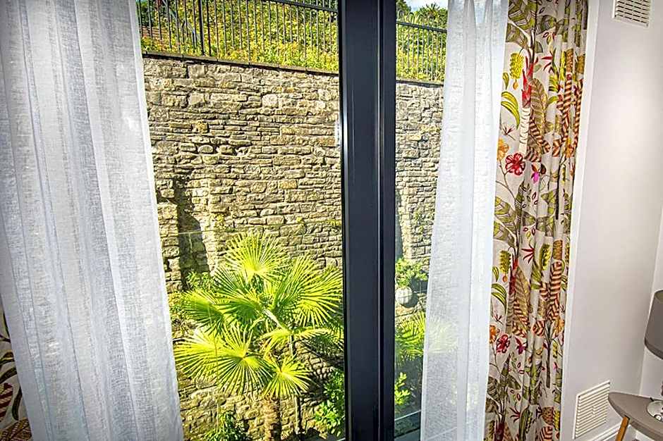 Beachcliff Rooms & Apartments