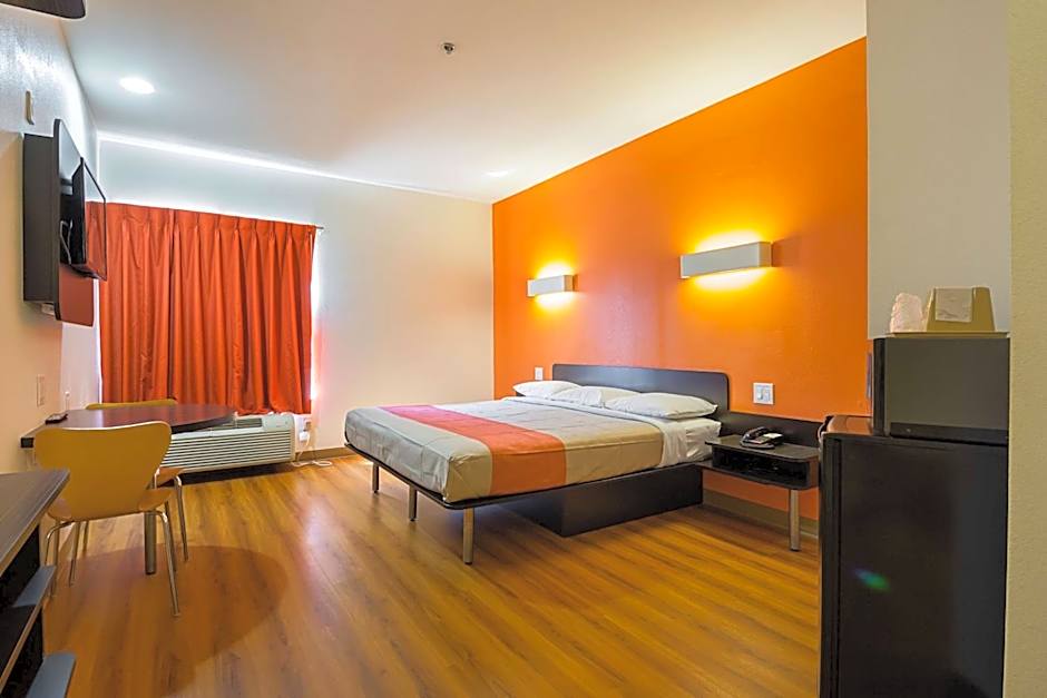 Motel 6 Dallas - Irving DFW Airport South