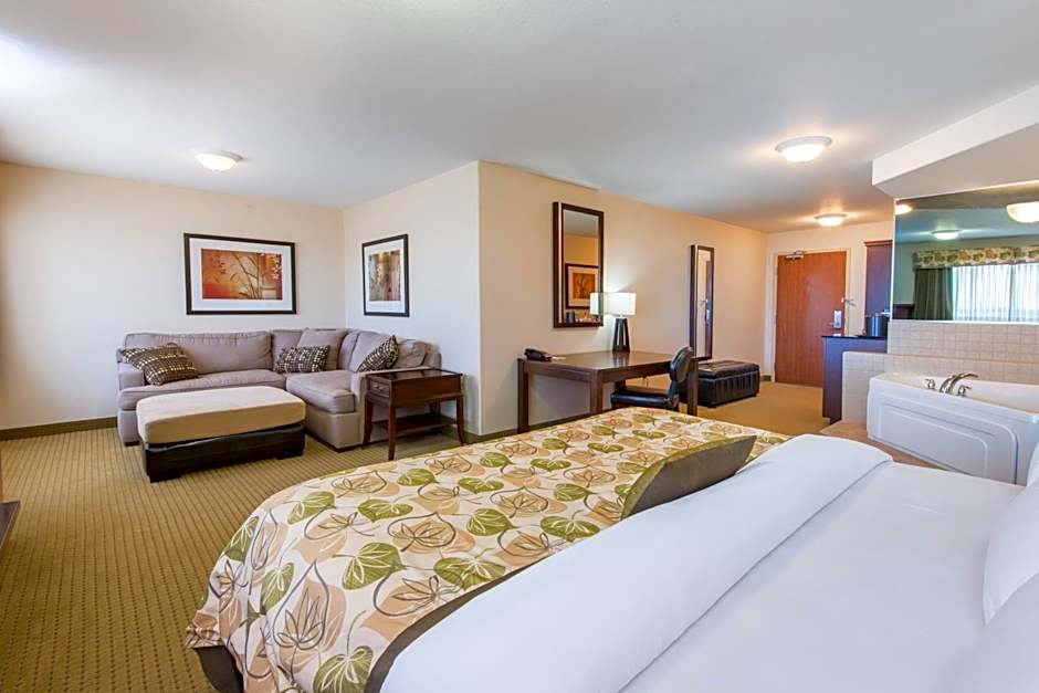 Photo 1 of 7 of Superior 1 King Bed Suite, Jetted Tub