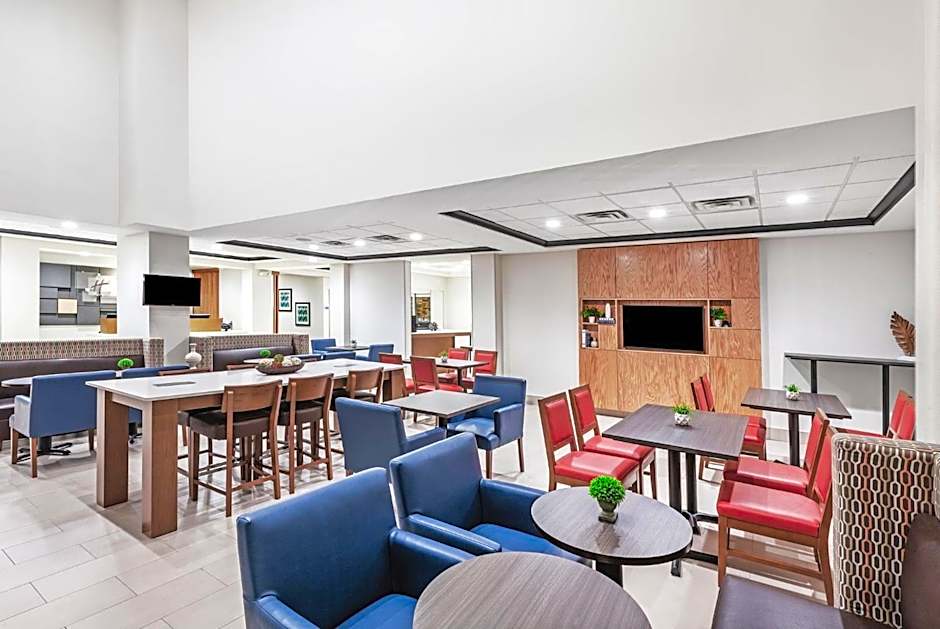 Holiday Inn Express & Suites Baton Rouge East By IHG