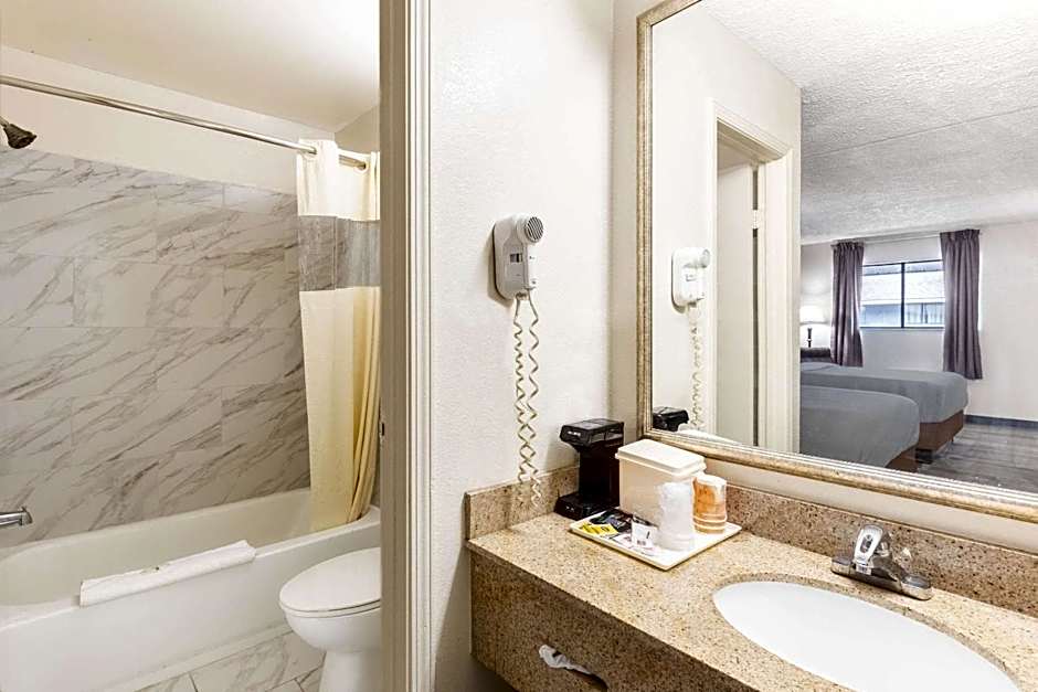 Quality Inn Middleburg Heights near Cleveland Airport