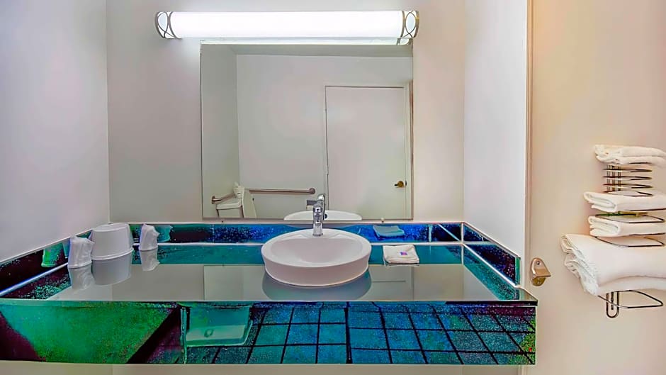 Motel 6-Grand Rivers, KY