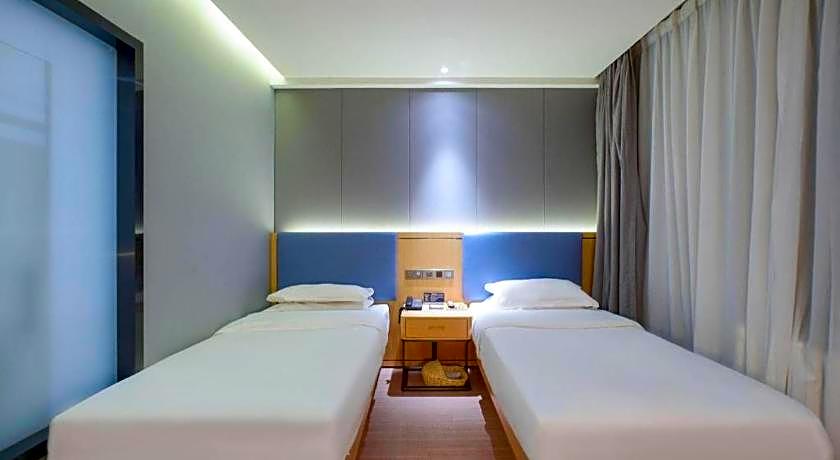 Green Tree Inn Urumqi San'gong Metro Station Exit