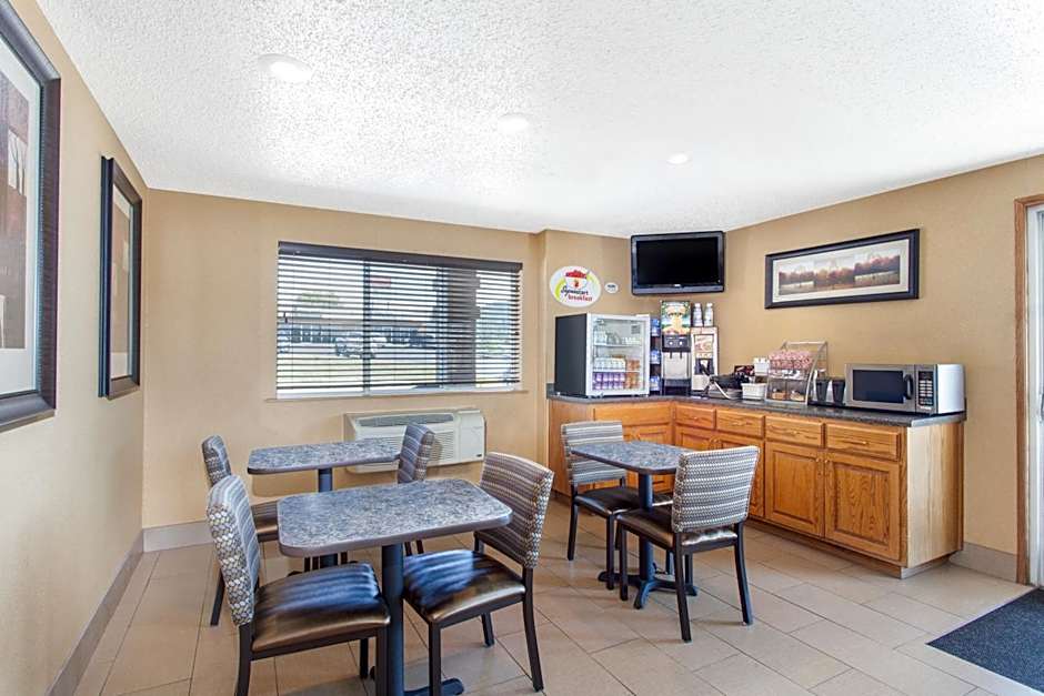 Super 8 by Wyndham Richlands/Claypool Hill Area