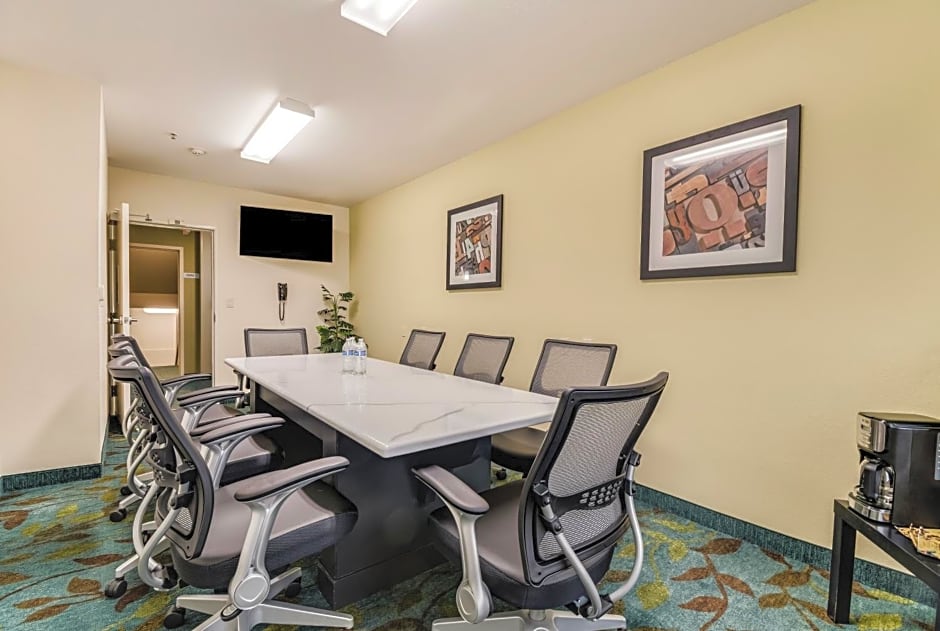 Candlewood Suites Portland Airport, an IHG Hotel