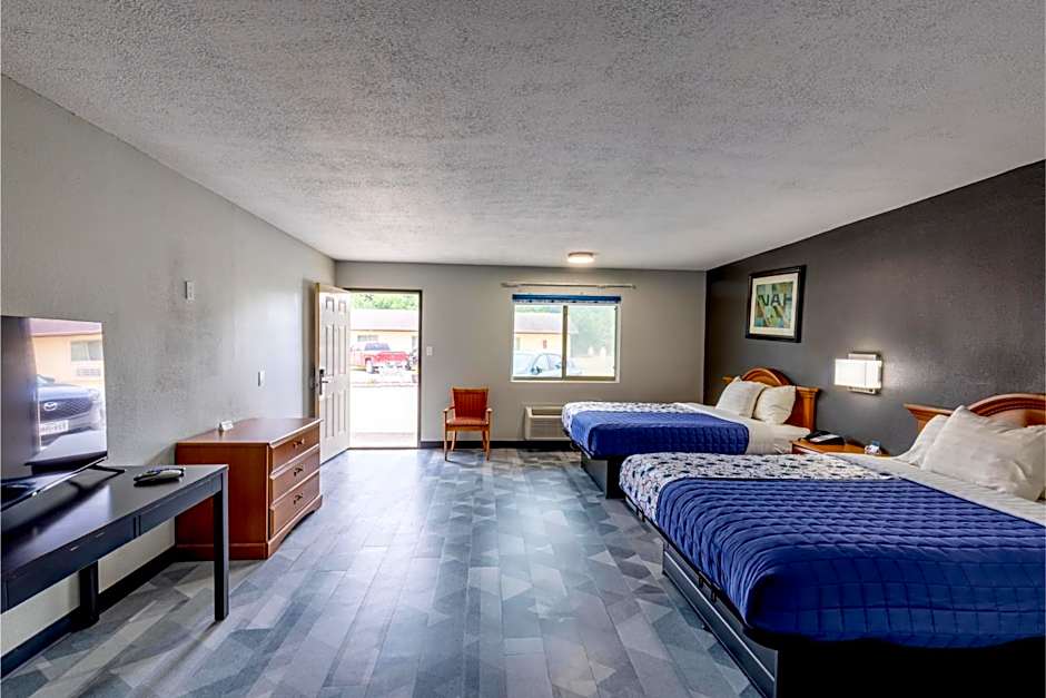 Freer Executive inn and Studios