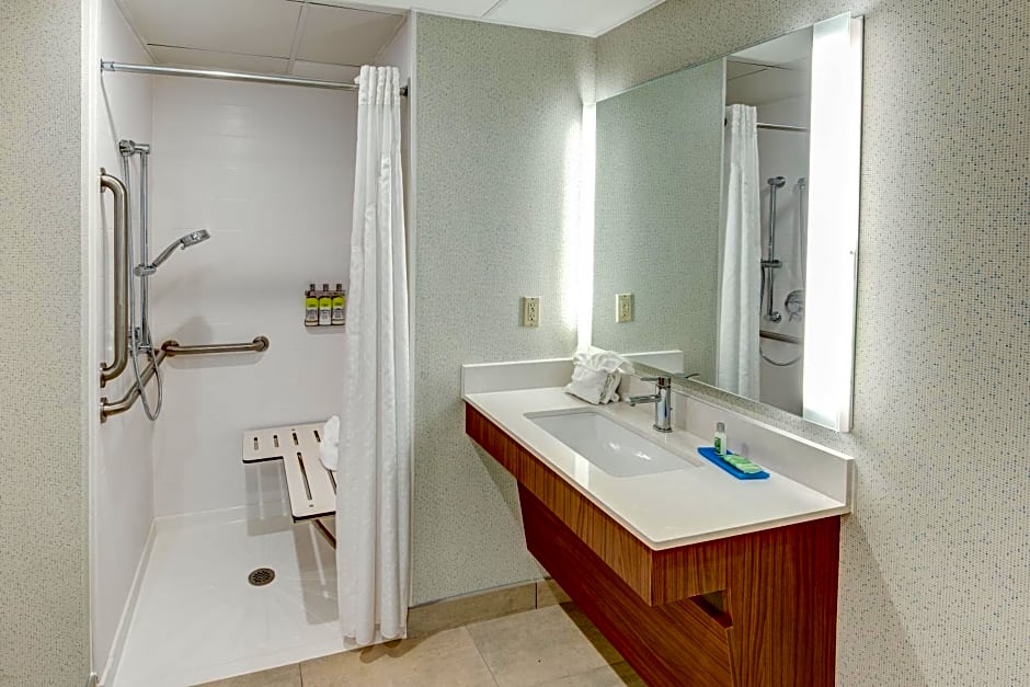 Holiday Inn Express & Suites West Long Branch - Eatontown