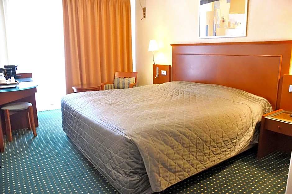 Photo 1 of 10 of 1 Double Bed or 2 Beds, Acropolis View