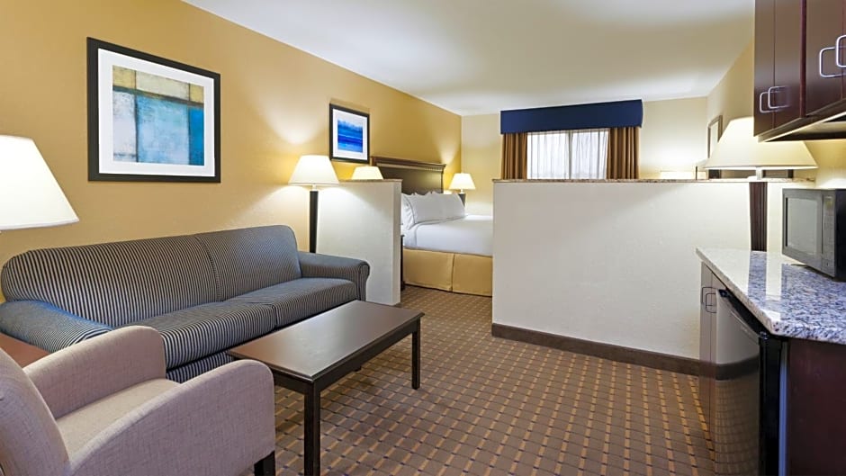 Holiday Inn Express and Suites Allentown West